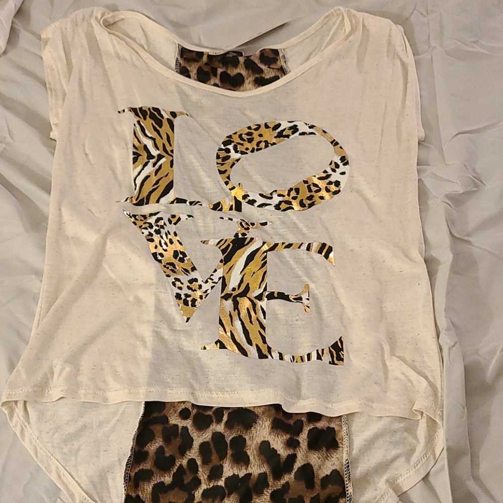 Juniors tee shirt size medium